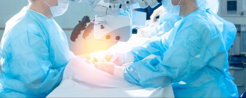 phẫu thuật lasik có thể giúp cải thiện tình trạng viễn loạn thị