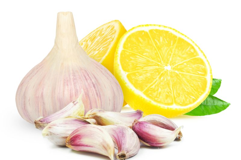 tỏi trị đồi mồi với nước chanh