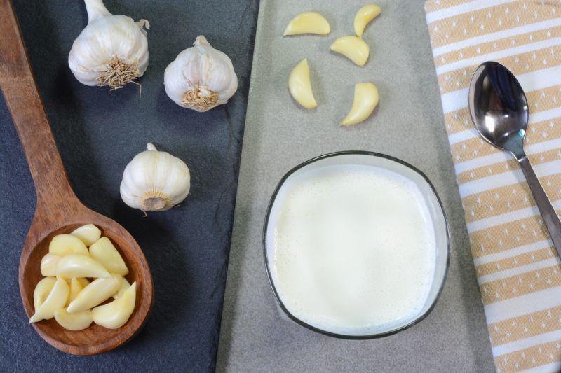 tỏi và sữa tươi trị đồi mồi