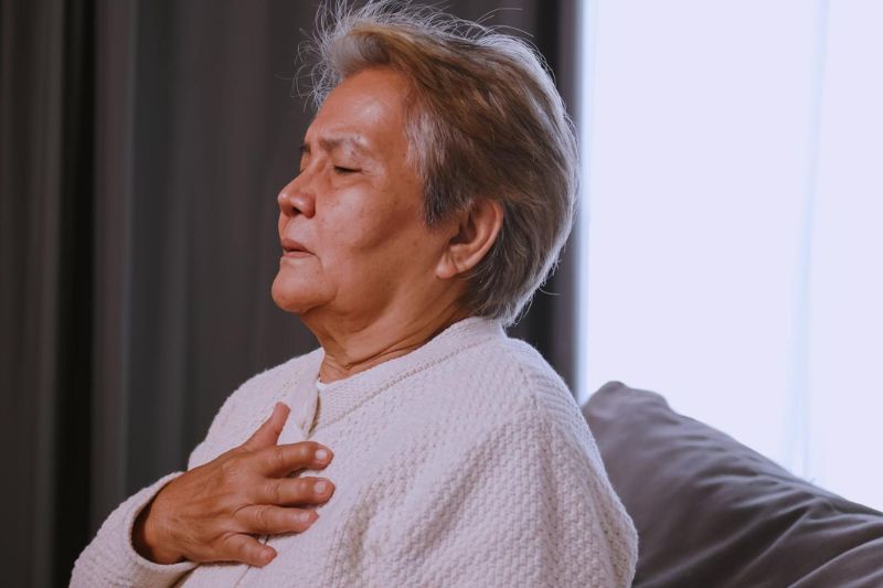 khó thở là triệu chứng của bệnh suy tim