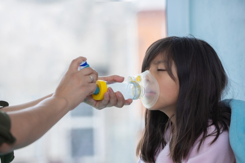 trẻ em mắc biến chứng phổi do virus rsv