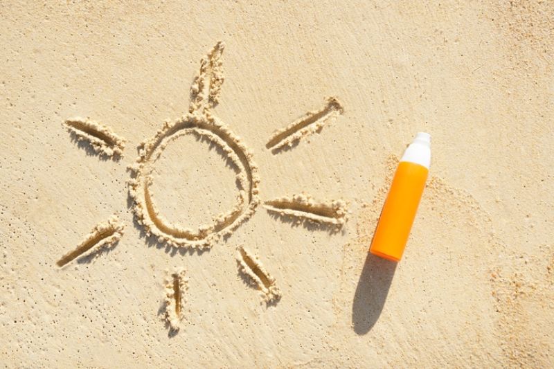 bôi kem chống nắng