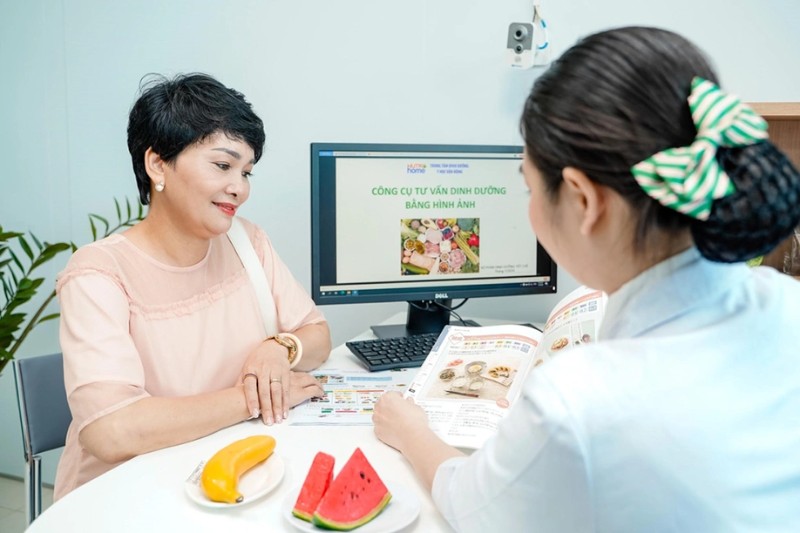 chuyên gia tư vấn dinh dưỡng cho khách hàng
