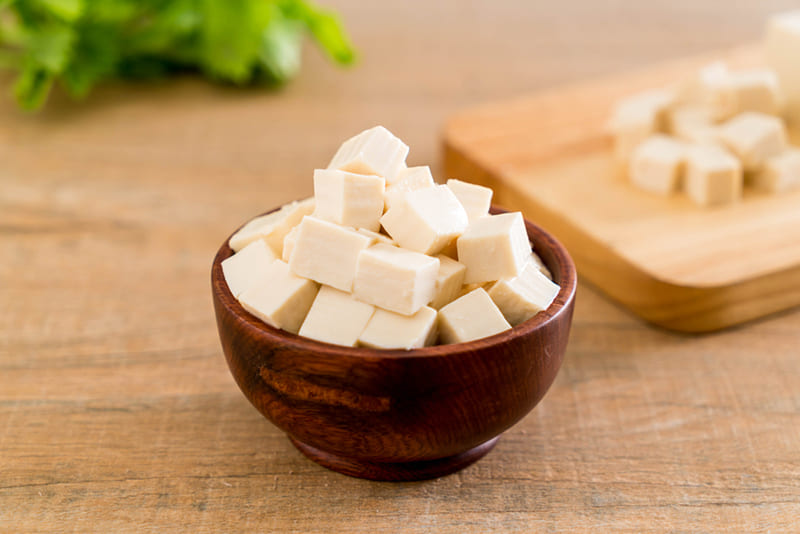 đậu phụ là thực phẩm có lợi khi sử dụng vừa phải