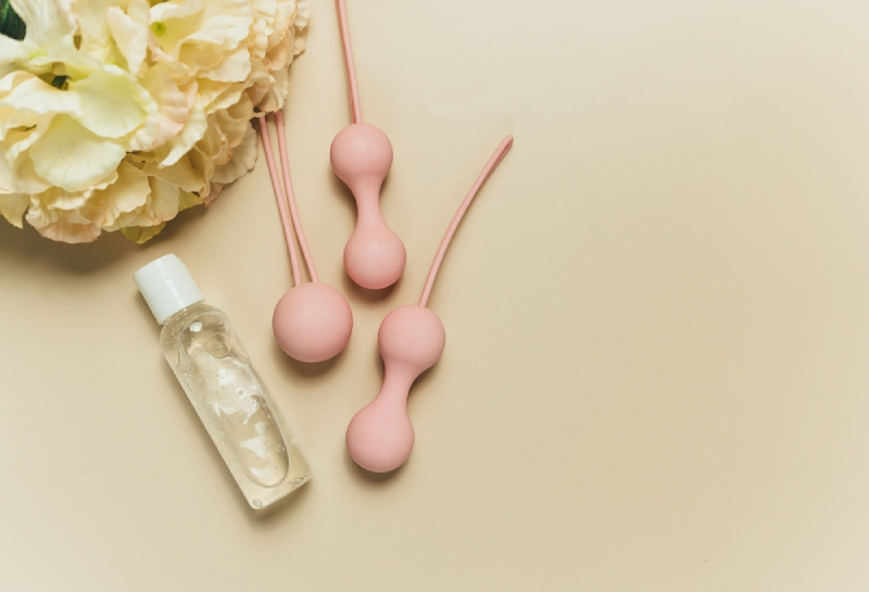 sử dụng gel bôi trơn giảm khô rát