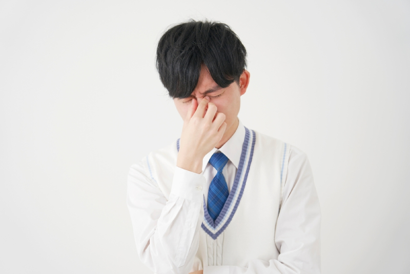 17 tuổi mổ mắt được không, người dưới 18 tuổi mắc tật khúc xạ chưa đủ điều kiện mổ mắt