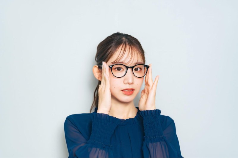 Kính gọng giúp điều chỉnh cận và viễn thị hiệu quả