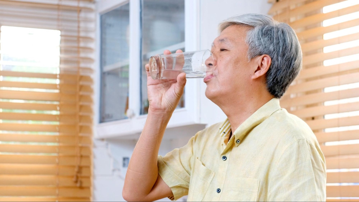 nên uống đủ nước lọc