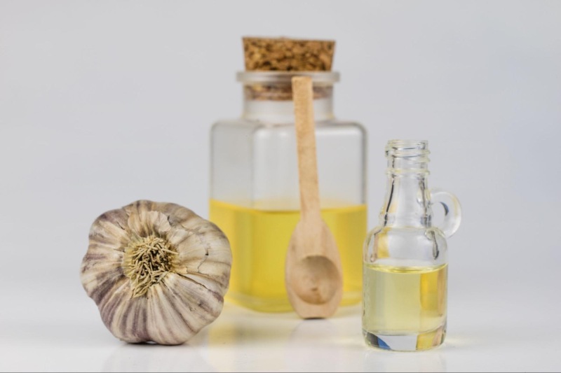 Người bệnh gan không được uống rượu tỏi