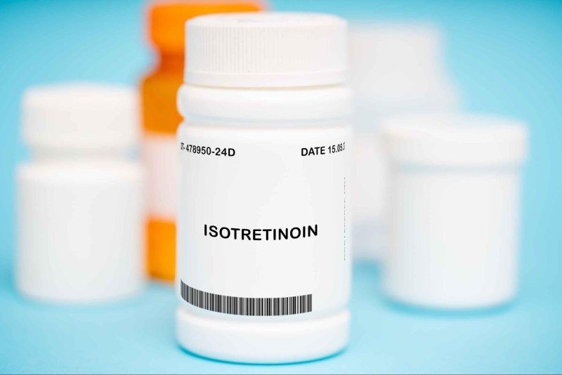 sử dụng Isotretinoin