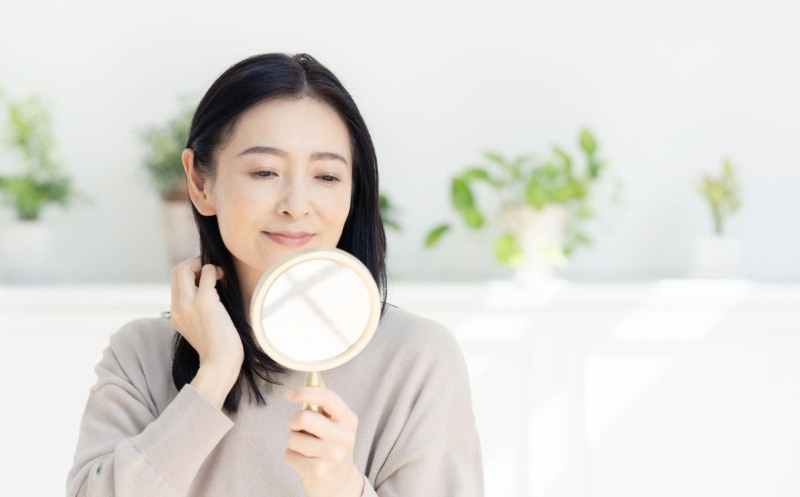 Suy giảm estrogen làm giảm collagen, gây nhăn, chảy xệ da