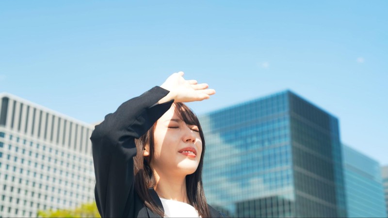 tăng sắc tố da sau lăn kim do không che chắn nắng