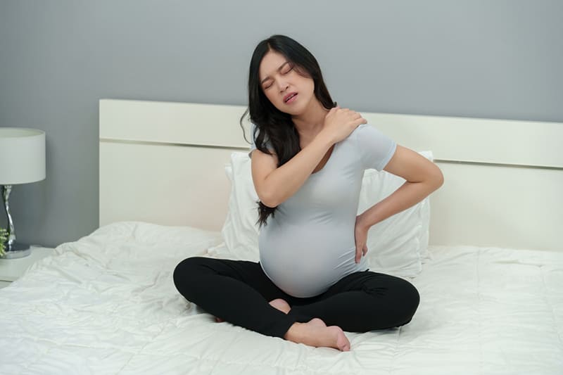 thường do cảm giác đau lưng và khó chịu