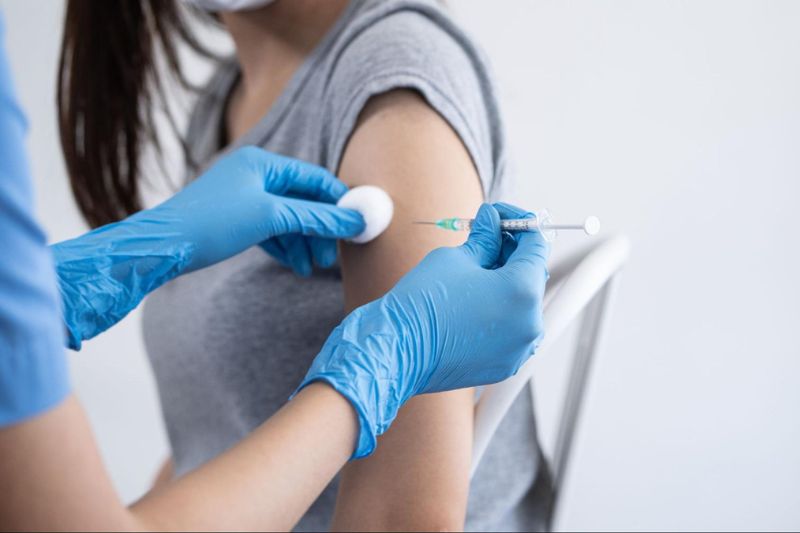 tiêm vắc xin ngừa viêm gan B