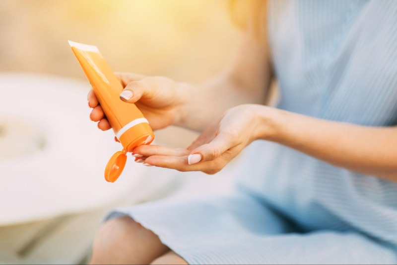 bôi kem chống nắng