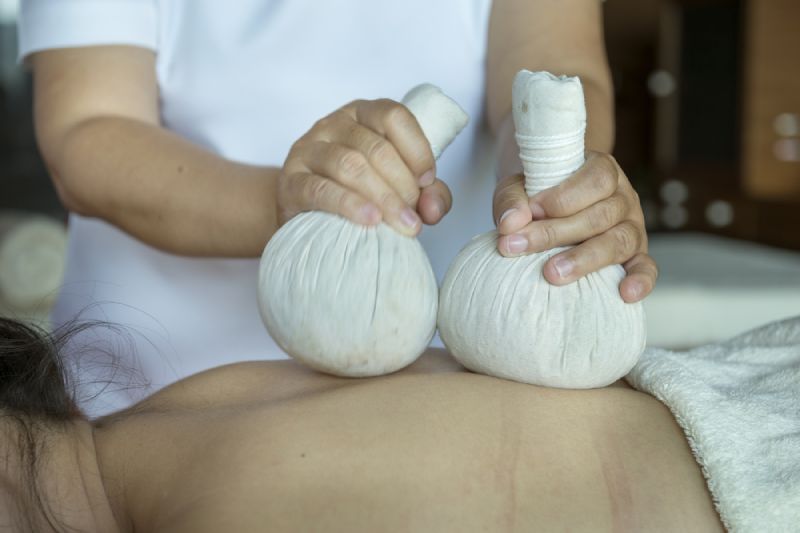 chườm ấm vùng lưng