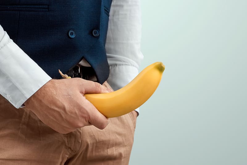 cương dương không thể kiểm soát và không có kích thích tình dục