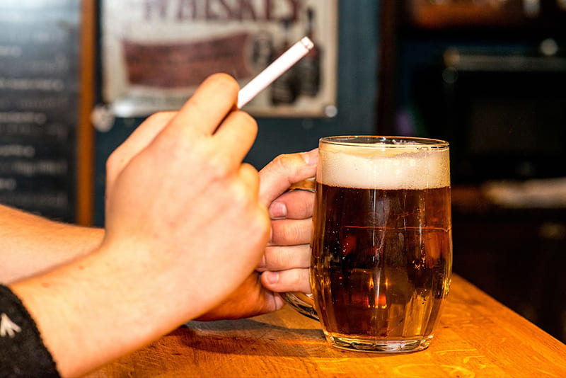 hút thuốc và lạm dụng rượu bia làm giảm ham muốn