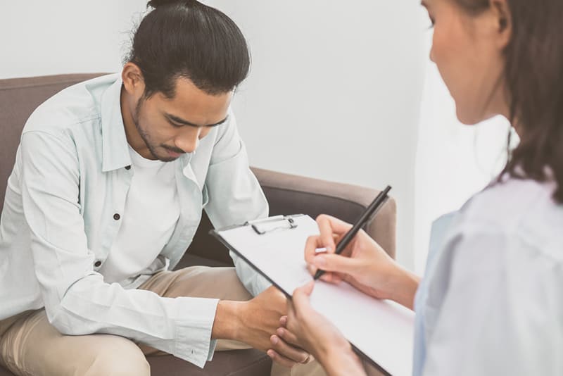 khi trị liệu tâm lý không hiệu quả, bác sĩ có thể kê đơn thuốc