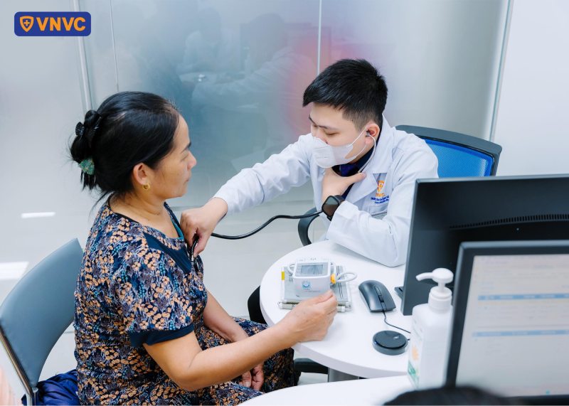 kiểm tra trước khi tiêm vắc xin viêm gan B