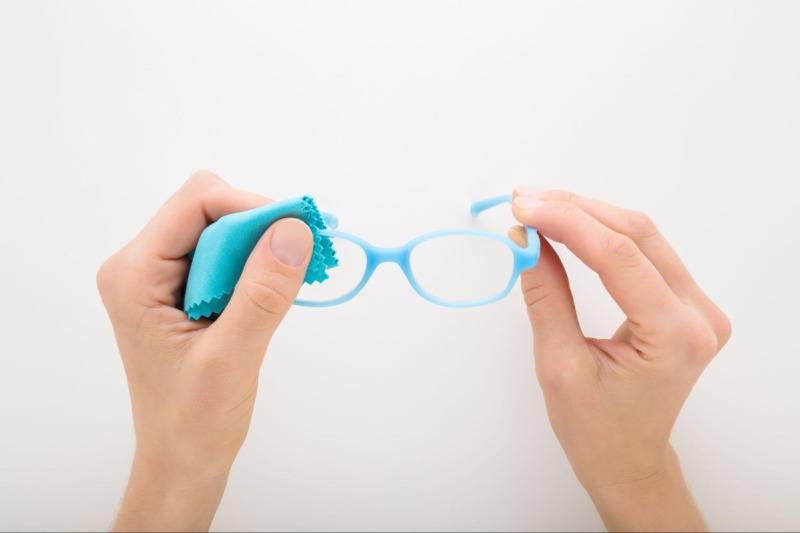 kính gọng loạn thị