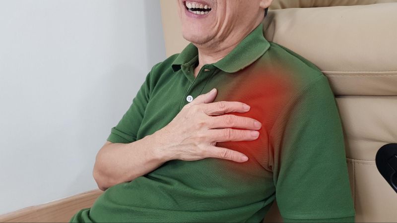 nam giới đau thắt ngực do cơ tim