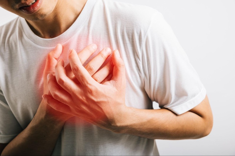 người bệnh bị đau ngực dai dẳng