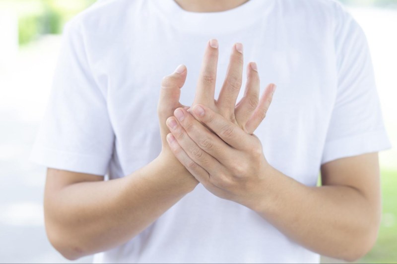 người bệnh bị viêm khớp dạng thấp ở bàn tay