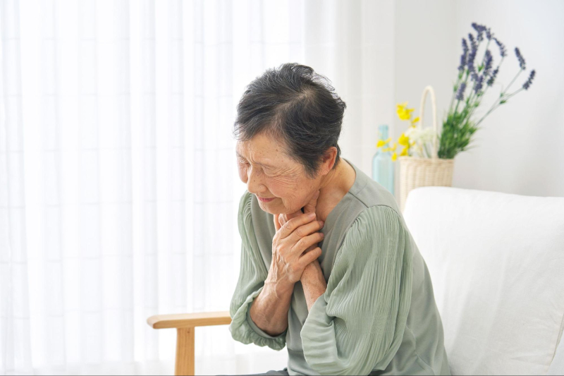 người bệnh có dấu hiệu nghẹn ở cổ