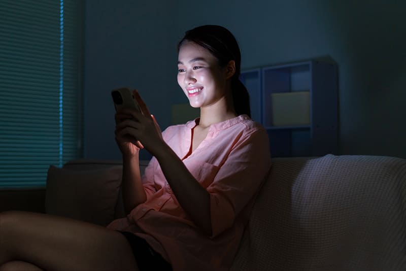 sử dụng điện thoại khiến thời gian đi vào giấc ngủ lâu hơn