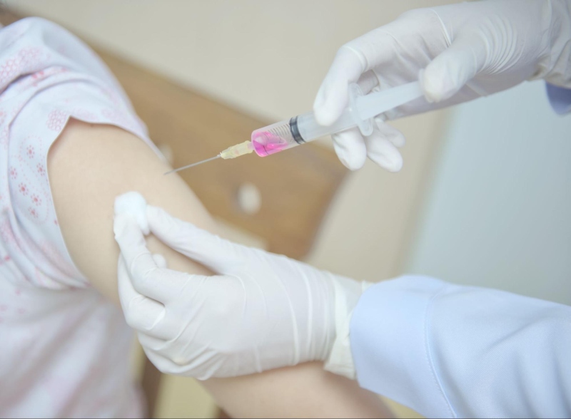 tiêm chủng vắc xin phòng rsv