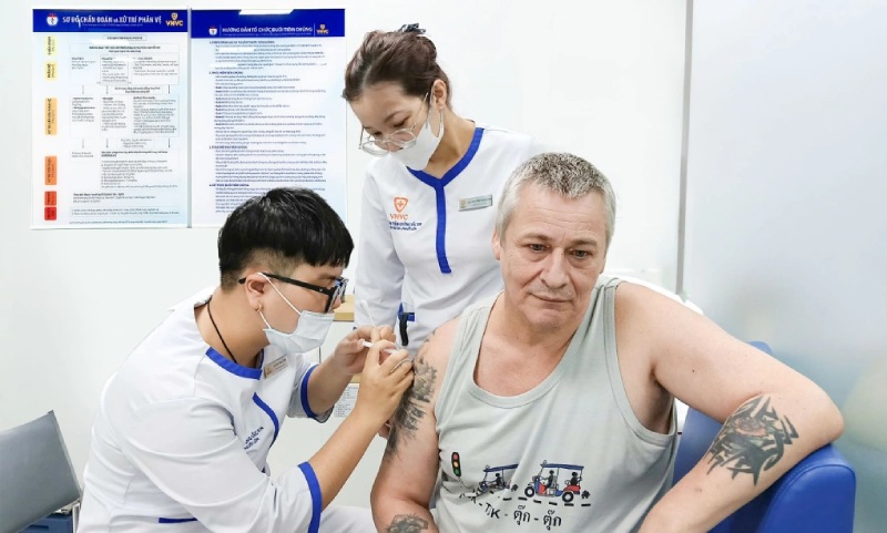 người bệnh được tiêm vắc xin cúm và phế cầu