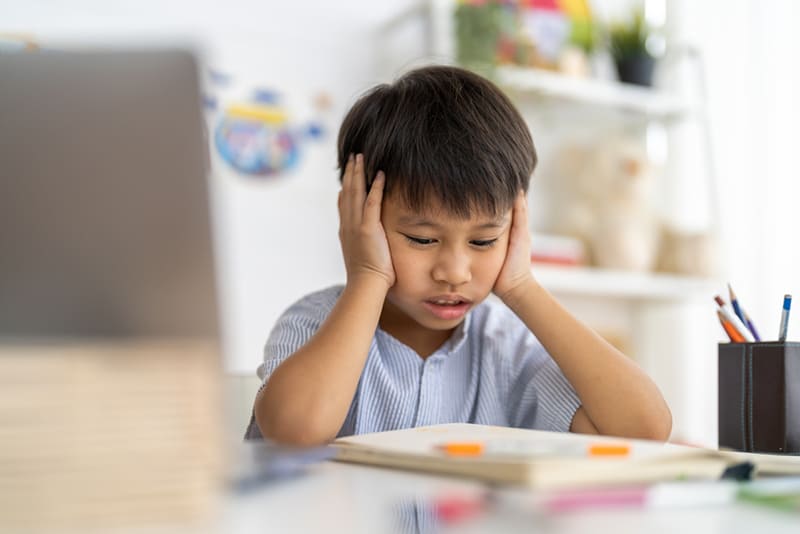 trẻ có thể mệt mỏi và kém tập trung vào ban ngày