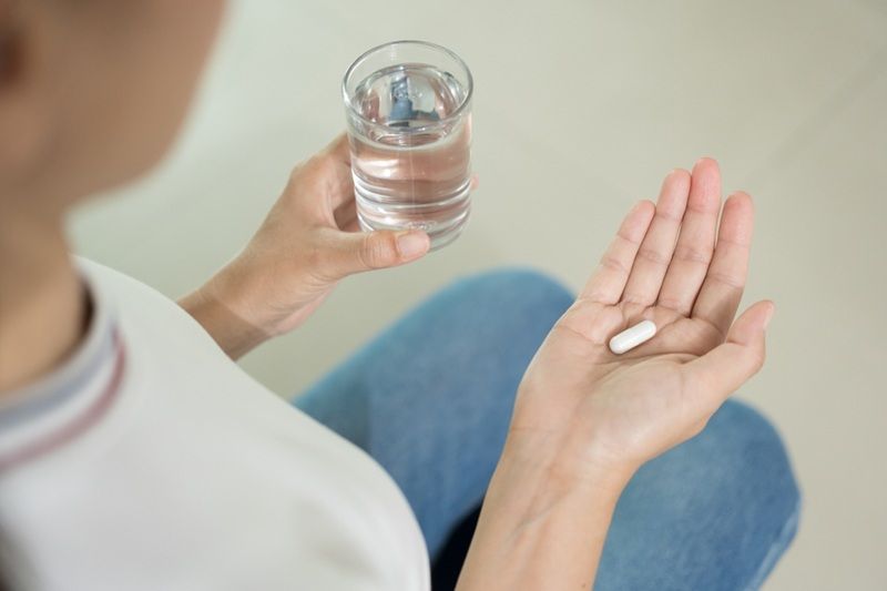 uống thuốc với nước