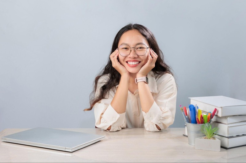 gọng kính phù hợp với gương mặt