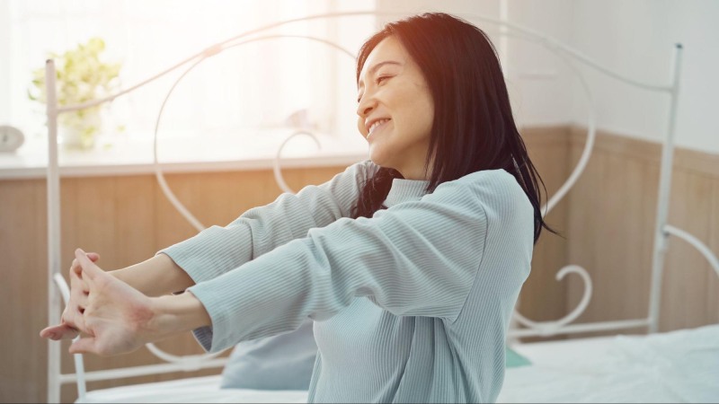 người phụ nữ ngủ đủ giấc