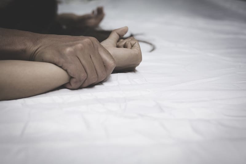 ngủ khỏa thân tiềm ẩn nguy cơ