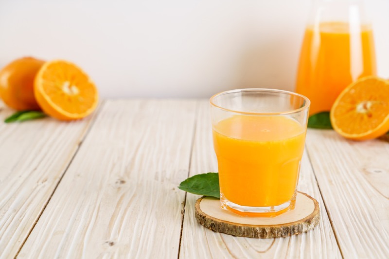 nước cam ép giam melanin