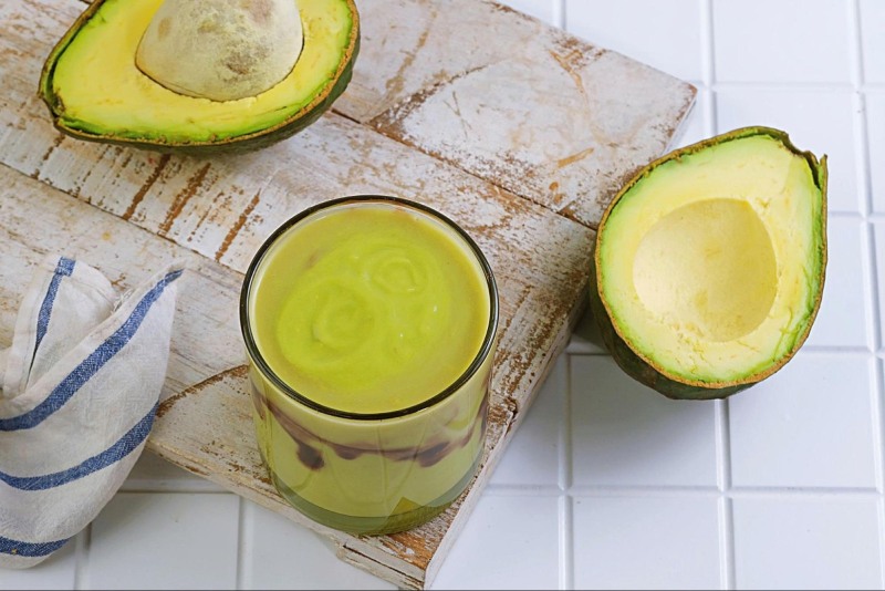 sinh tố bơ làm giảm melanin