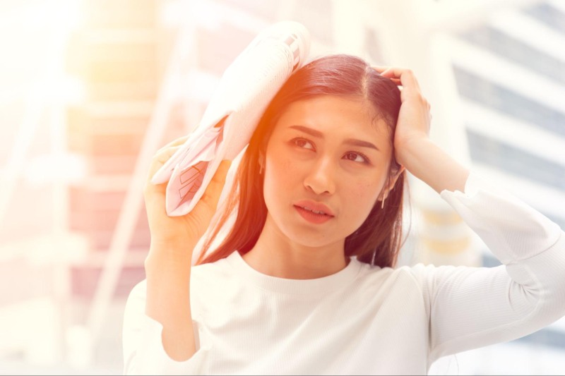 ánh nắng gây hại cho da làm nổi tàn nhang