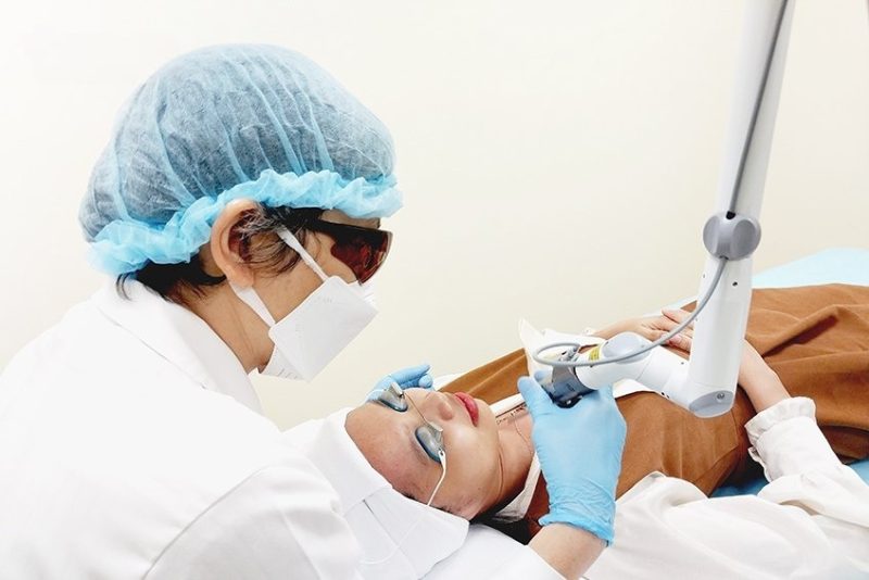 laser làm sáng da cổ
