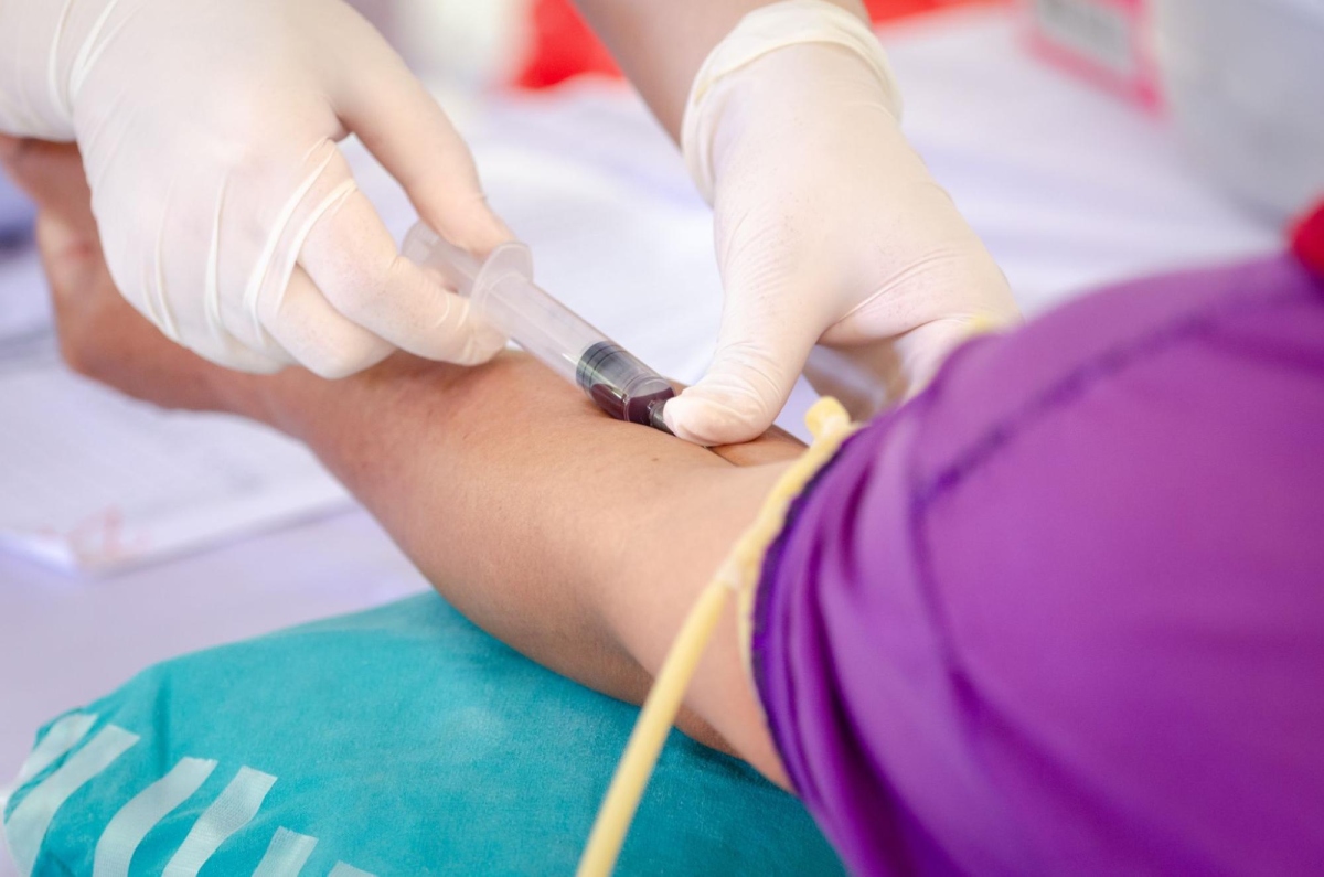 lấy máu xét nghiệm takotsubo