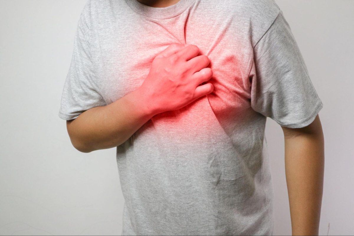 triệu chứng đau ngực do takotsubo