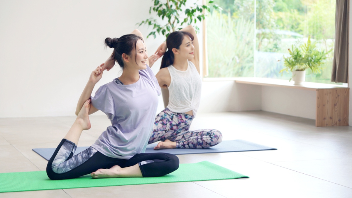 phụ nữ tập yoga tốt cho tim mạch