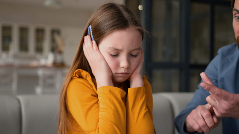 thiếu ngủ khiến trẻ dễ cáu gắt, mè nheo