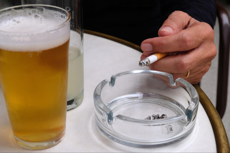 thuốc lá và rượu bia