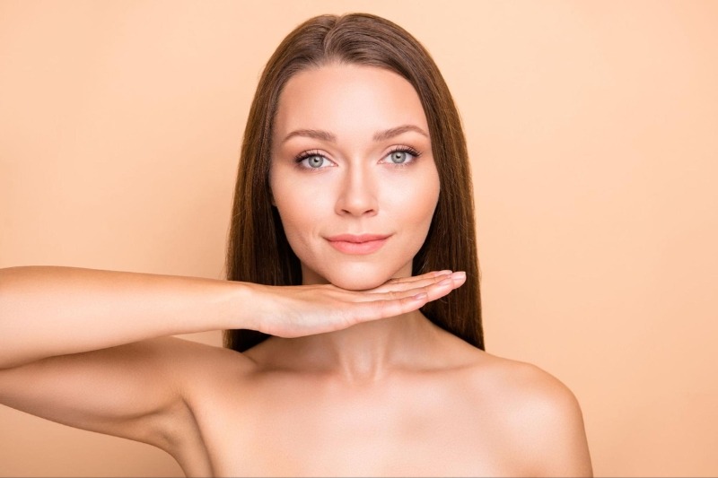 da dưới cằm bị sạm do bệnh lý