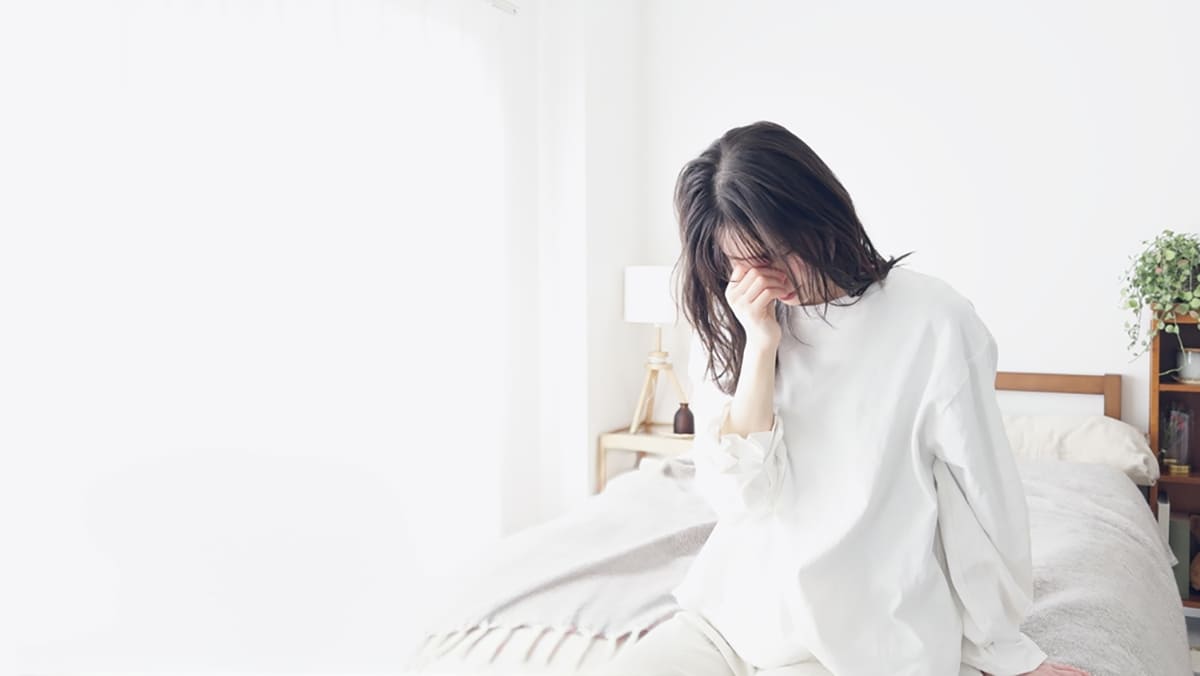 người ngủ mở mắt cảm thấy đau rát mắt