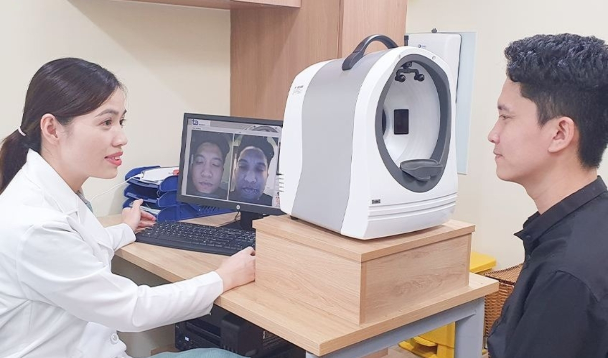 thăm khám bác sĩ tầm soát u hắc tố