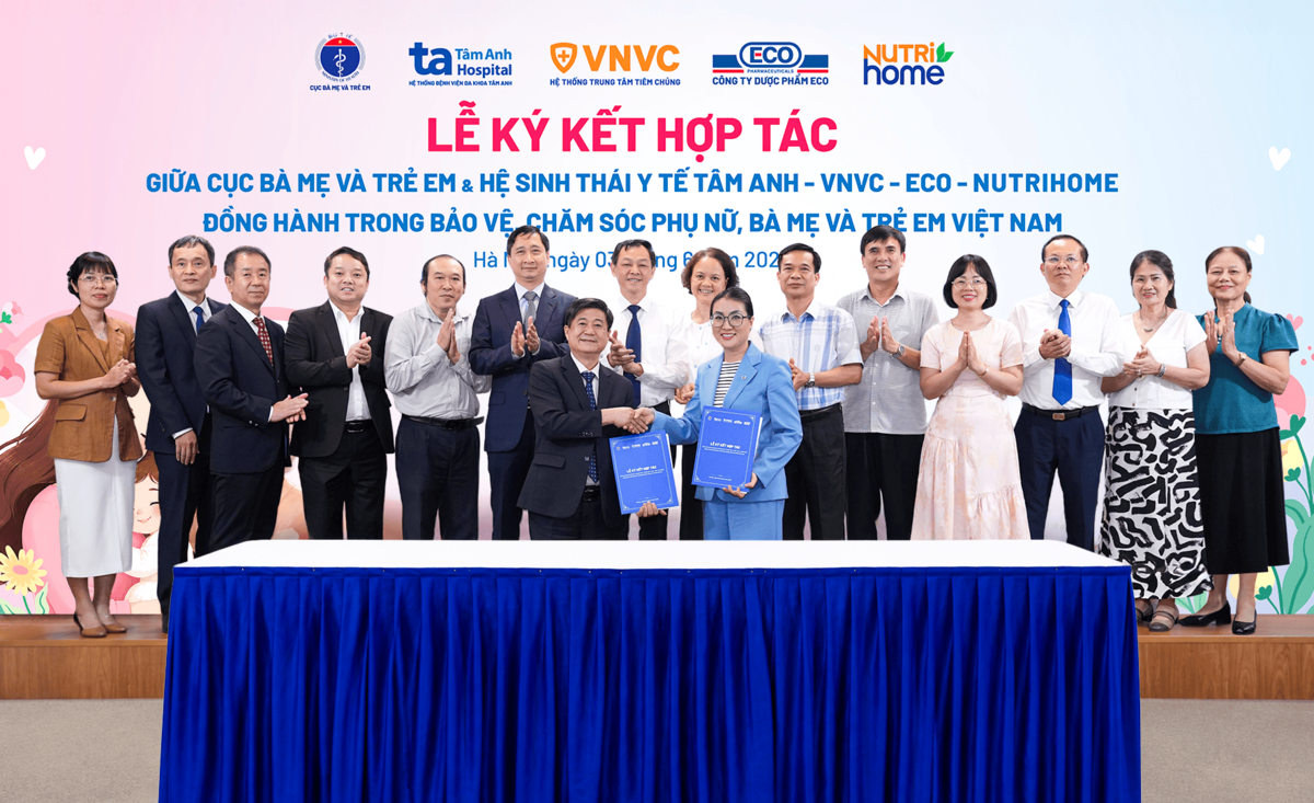 Đại diện Hệ sinh thái Y tế Tâm Anh – VNVC – ECO – Nutrihome và Cục Bà mẹ và Trẻ em (Bộ Y tế) tại lễ ký kết hợp tác